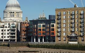 Modern Apartment In Central London By River Thames
